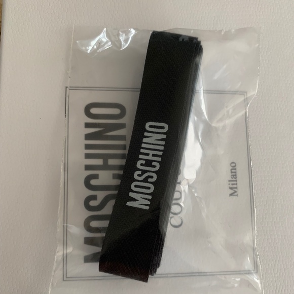 Moschino Chain Heart Necklace - Picture 13 of 13